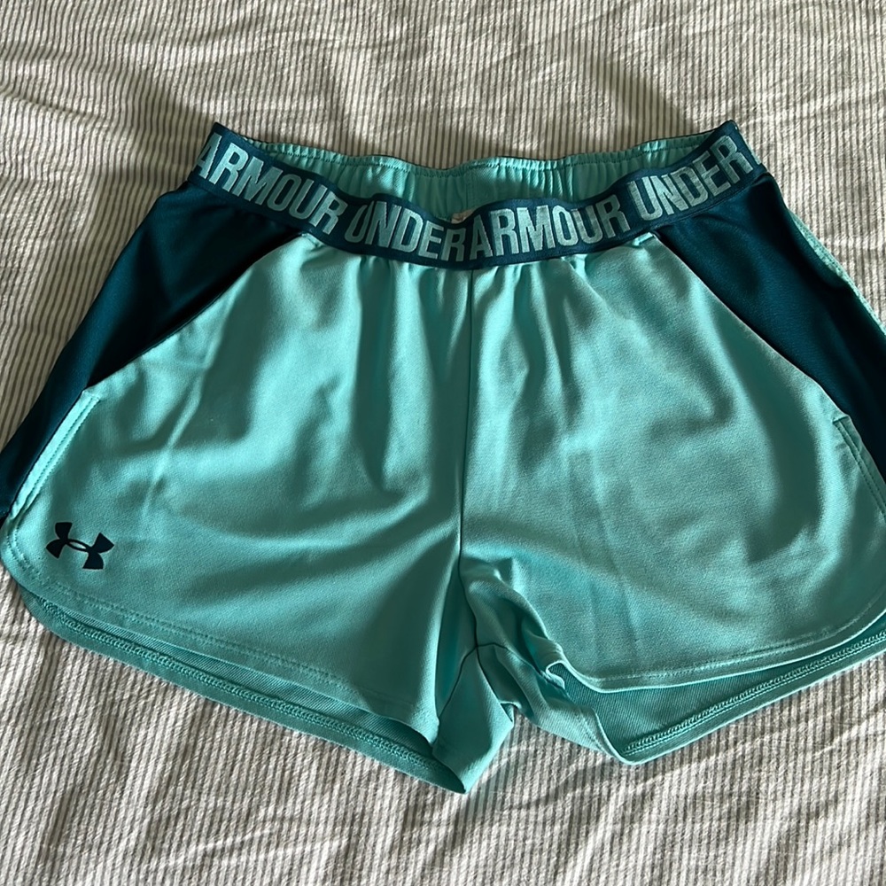 Teal under armour shorts. No pilling or pulls. Very good condition. Size medium.